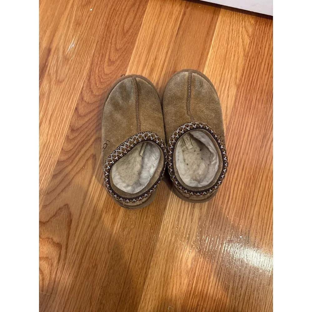 UGG Australia Kids Brown Suede Shearling Lined Tasman‎ Size 9